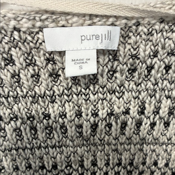 Elegant Black and Gray Striped Cardigan - Picture 2 of 11